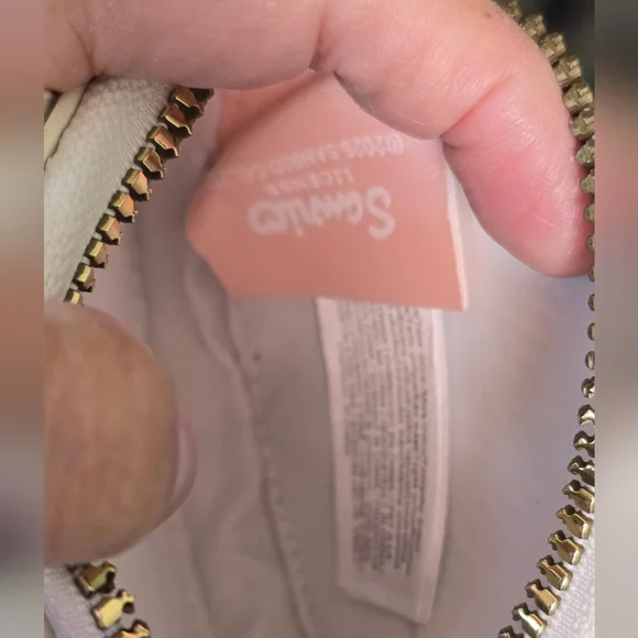 Hello Kitty White and Red Coin Pouch - Picture 5 of 8